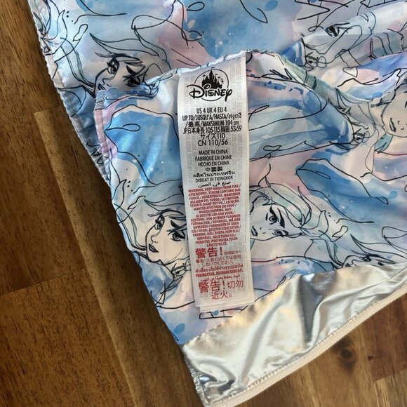 Disney Park Frozen Elsa Anna Cape Silver Jacket Size 4 Toddler Girl Parks Trip - Picture 8 of 16